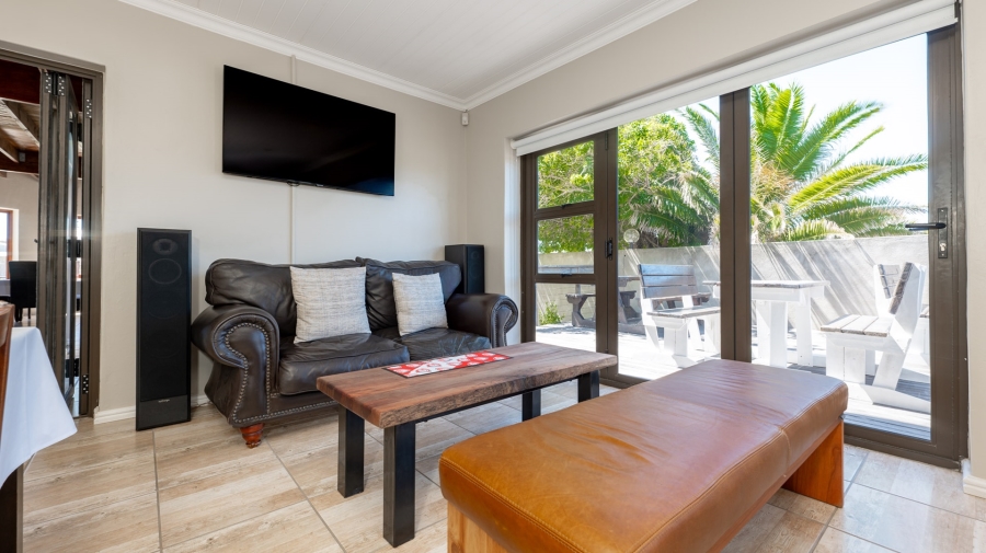 9 Bedroom Property for Sale in Struisbaai Western Cape